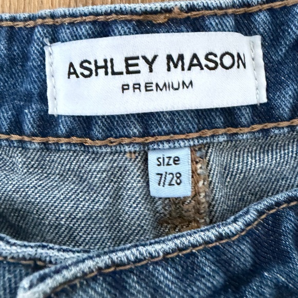 Ashley Mason Premium Barrel Leg Jeans Raw Hem Size 7/28 - Picture 3 of 3